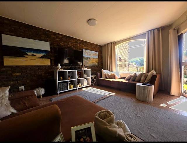3 BEDROOM TOWNHOUSE FOR SALE IN ALBEMARLE EXT 2